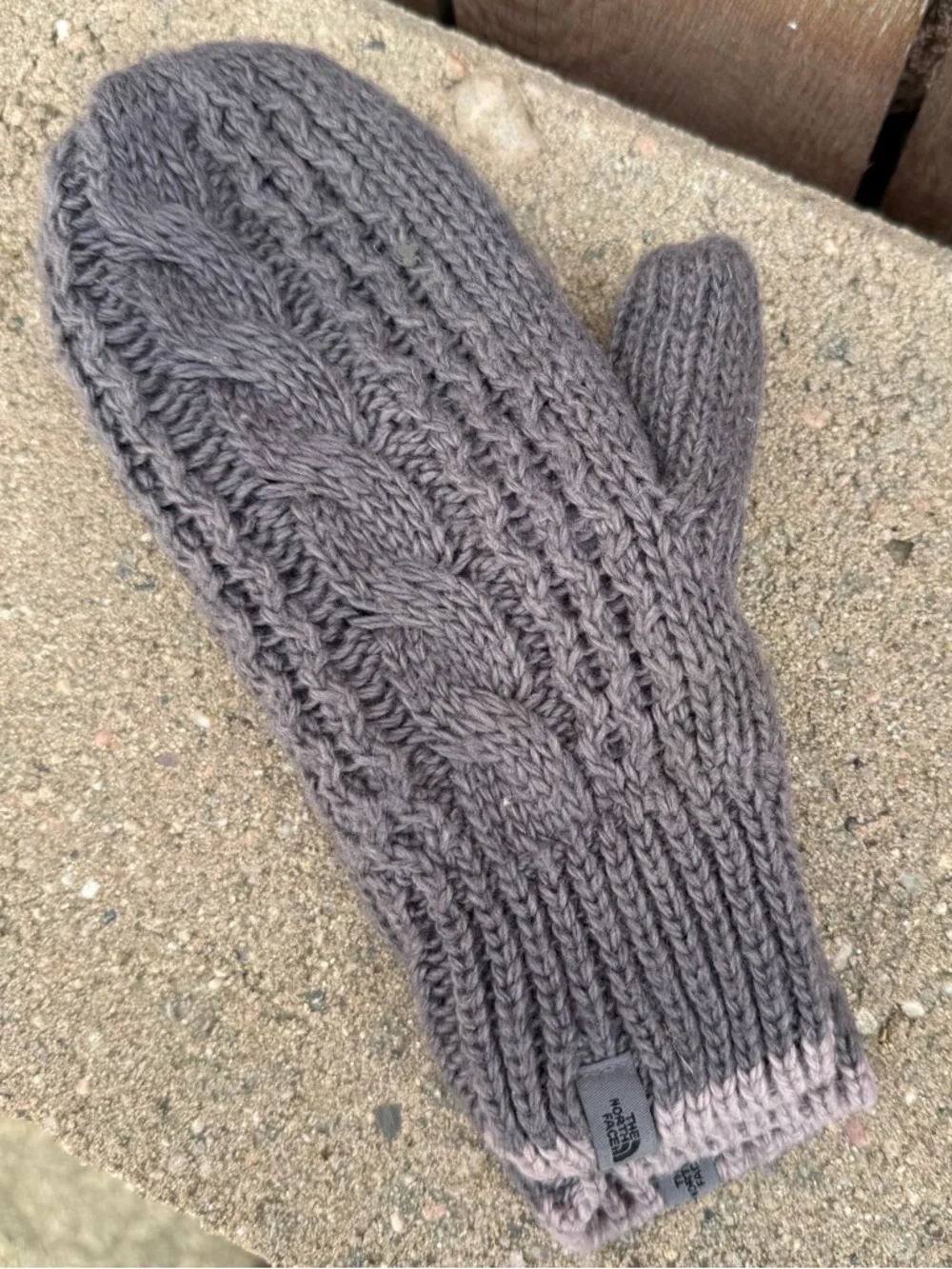 North Face Gray Cable Knit Women’s Mittens Gloves Size Small Medium